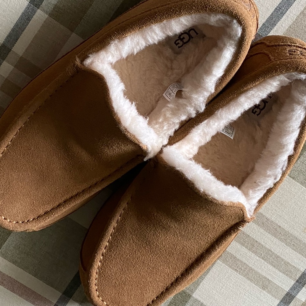 UGGS Slippers NWOT Size 11